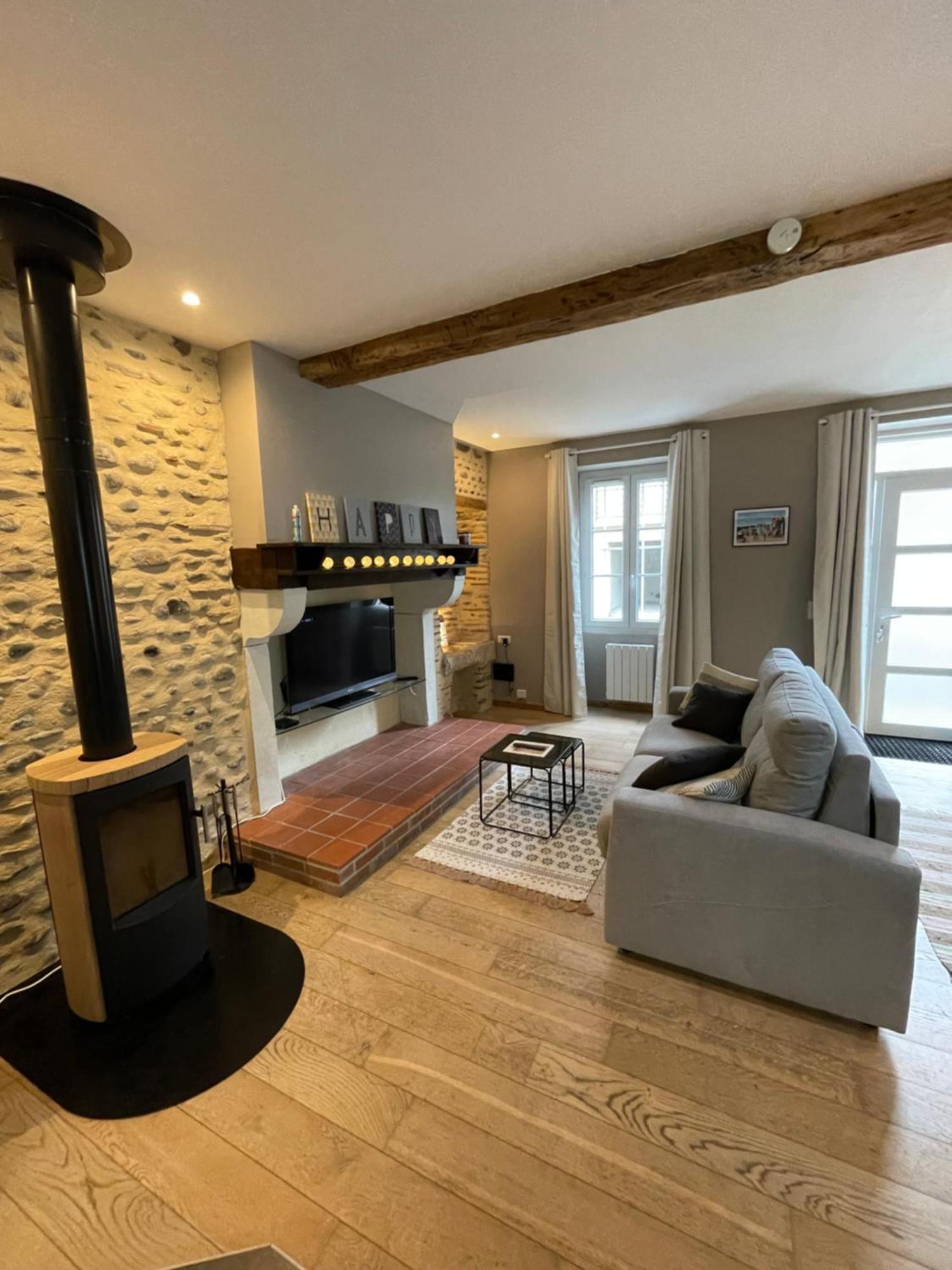 Loft De Charme En Centre-Ville Pau Buitenkant foto